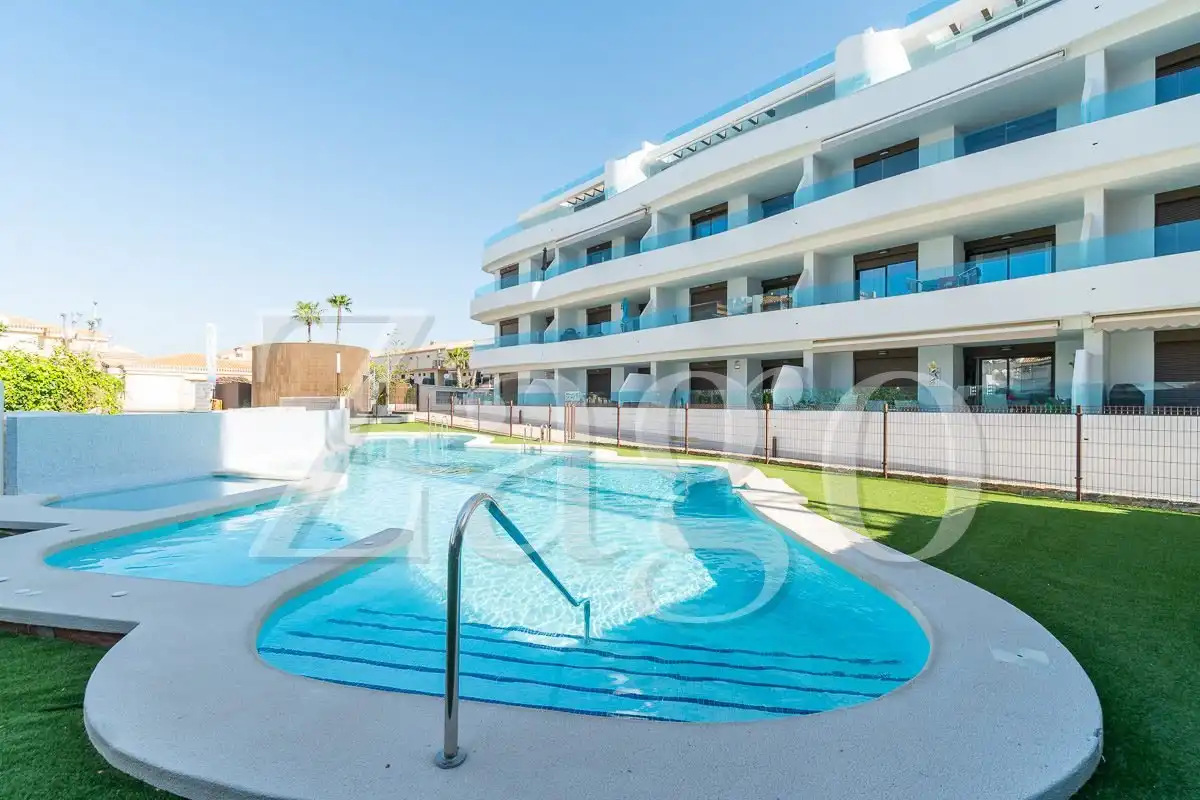 Apartamento con piscina en venta en Orihuela Costa, imagen 11