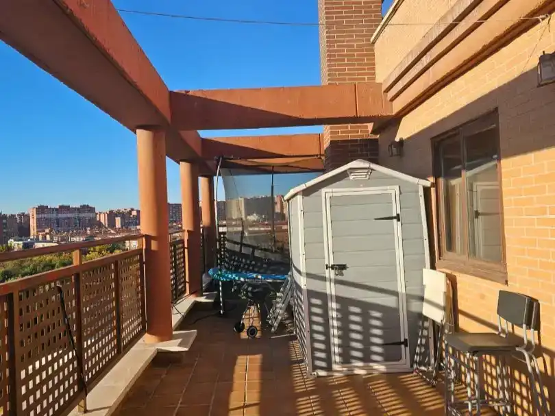 Terrassa de Pis en venda en  Madrid Capital amb Aire condicionat, Piscina i Balcó