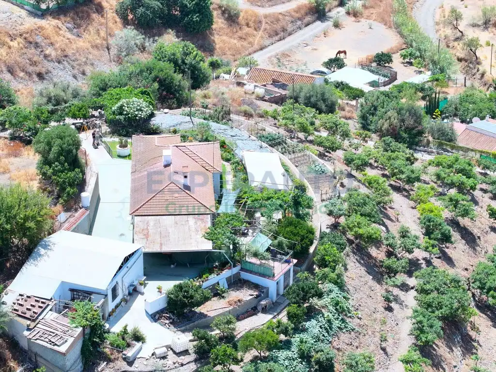 Vista exterior de Finca rústica en venda en Vélez-Málaga amb Aire condicionat, Jardí privat i Traster