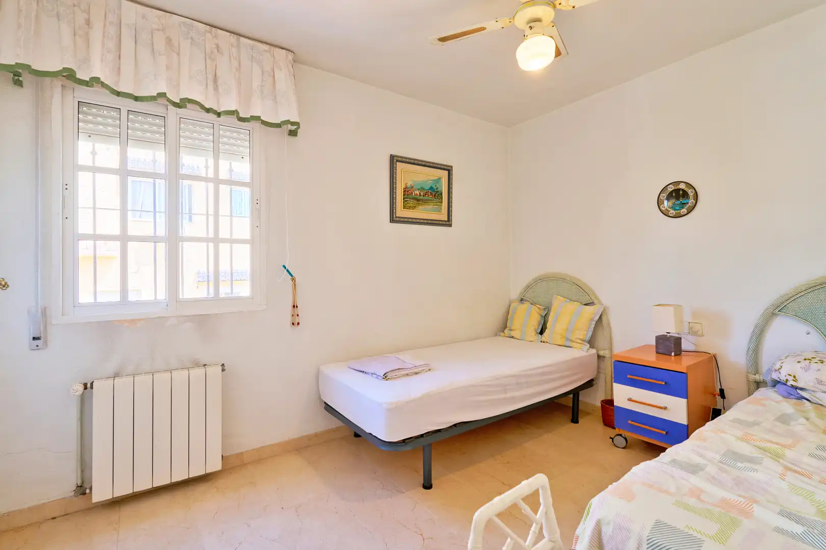 Schlafzimmer von Einfamilien-Reihenhaus zum Verkauf in Marbella mit Klimaanlage, Heizung und Terrasse