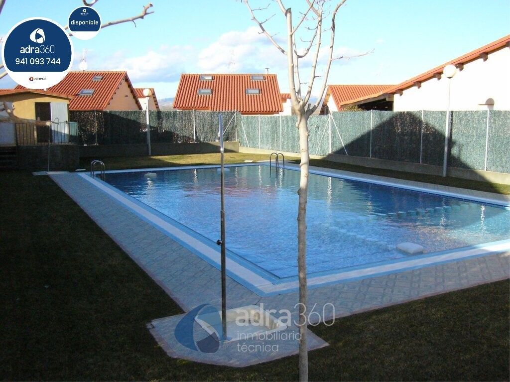 Piscina de Casa o xalet en venda en Agoncillo amb Aire condicionat, Calefacció i Terrassa