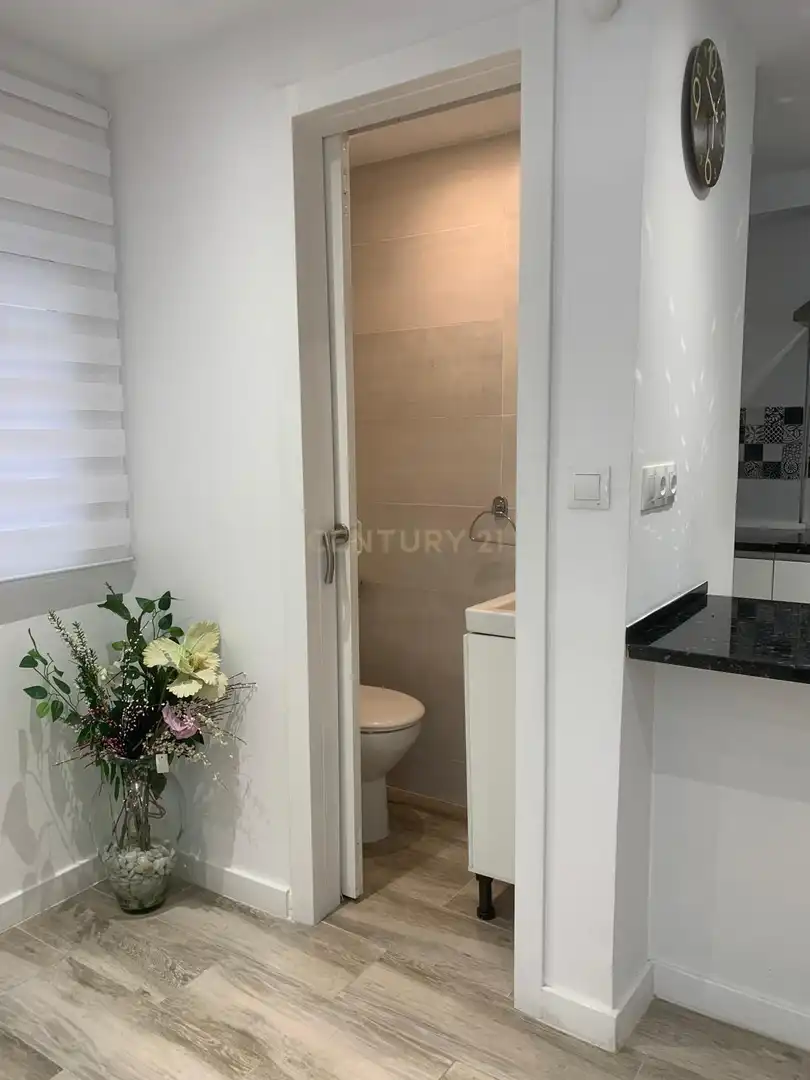 Bathroom of Flat for sale in Torremolinos  with Air Conditioner, Private garden and Storage room