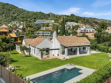Xalet amb piscina en venda a Milla de Oro