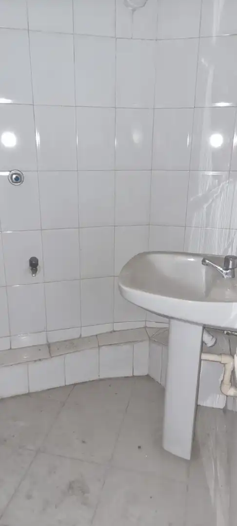Badezimmer von Büro zum Verkauf in Murcia