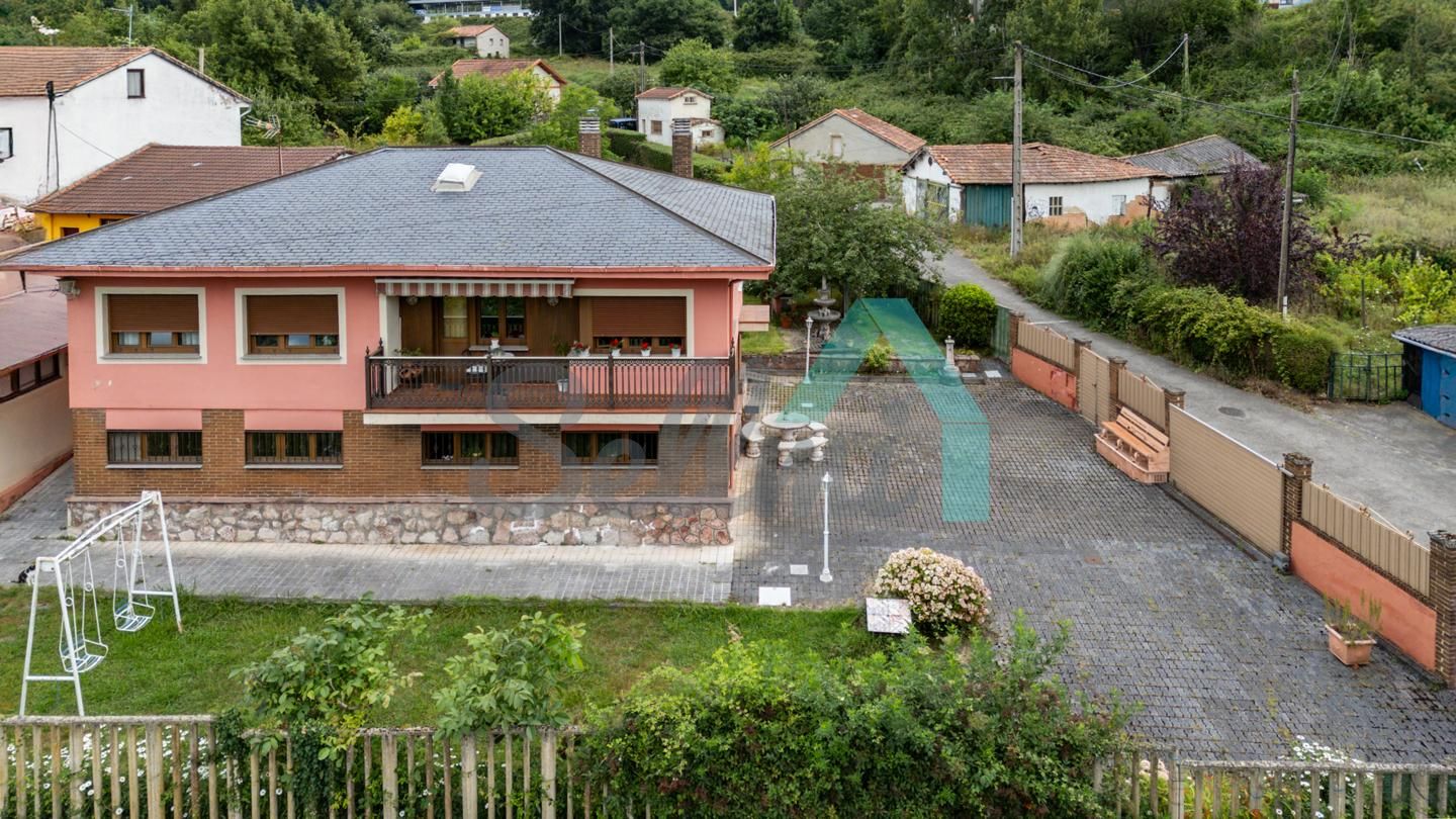 Vista exterior de Casa o xalet en venda en Oviedo  amb Calefacció, Jardí privat i Terrassa