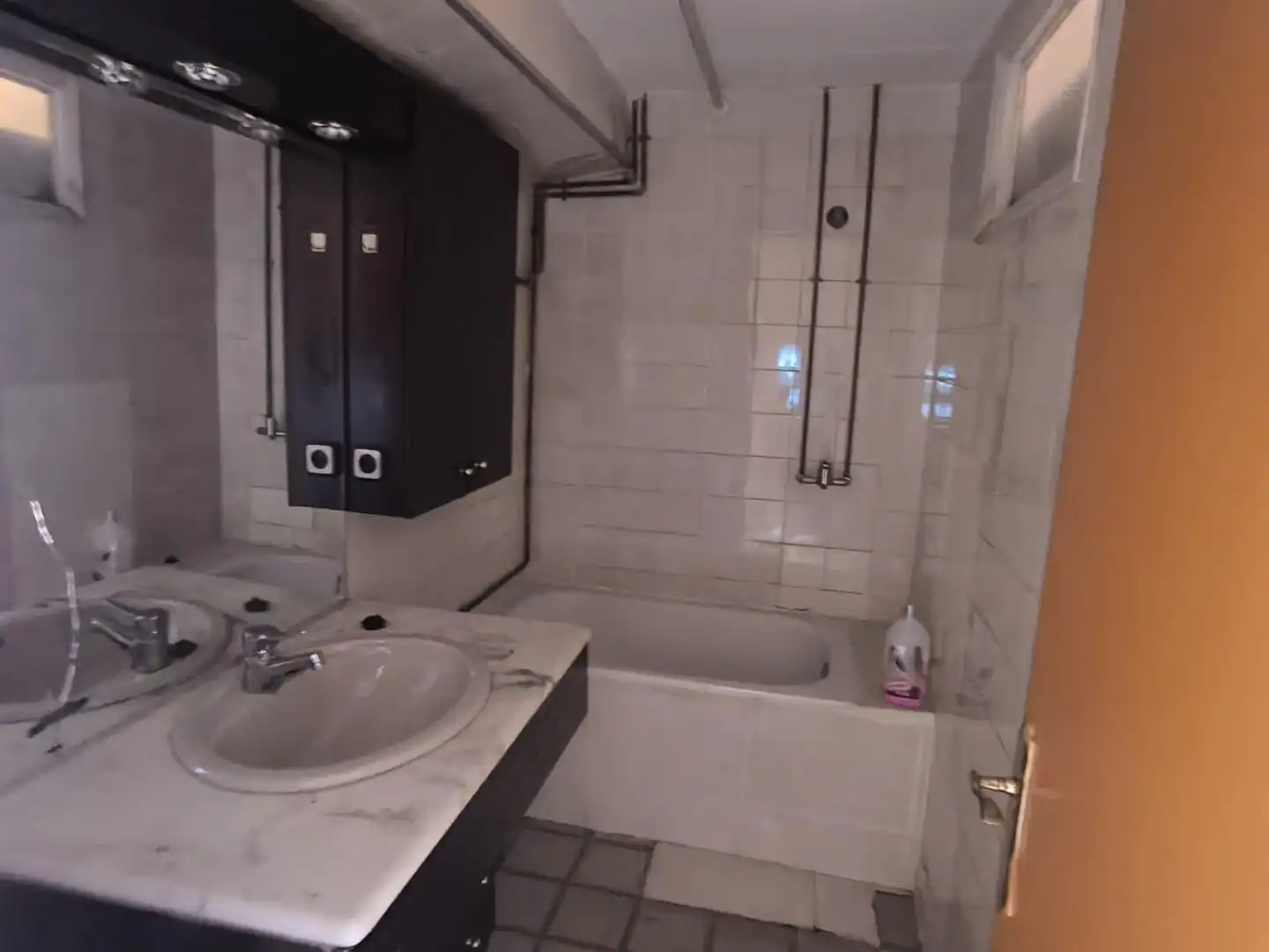Bathroom of Buildings for sale in Manresa