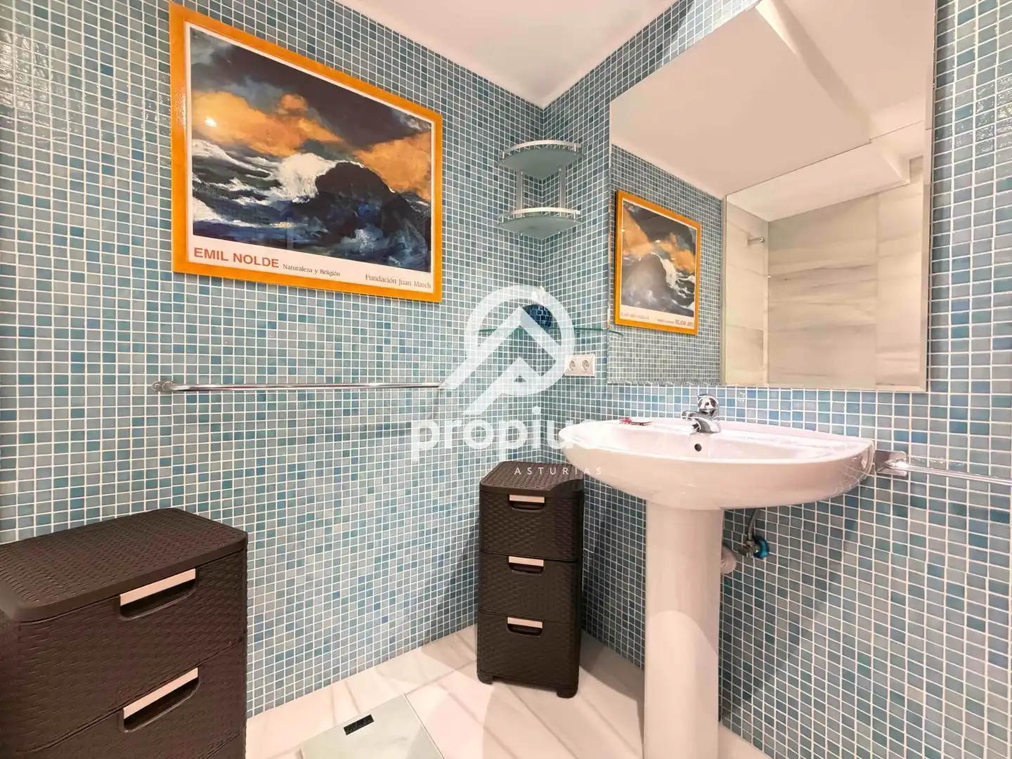 Bathroom of Flat for sale in Oviedo   with Heating, Parquet flooring and Oven