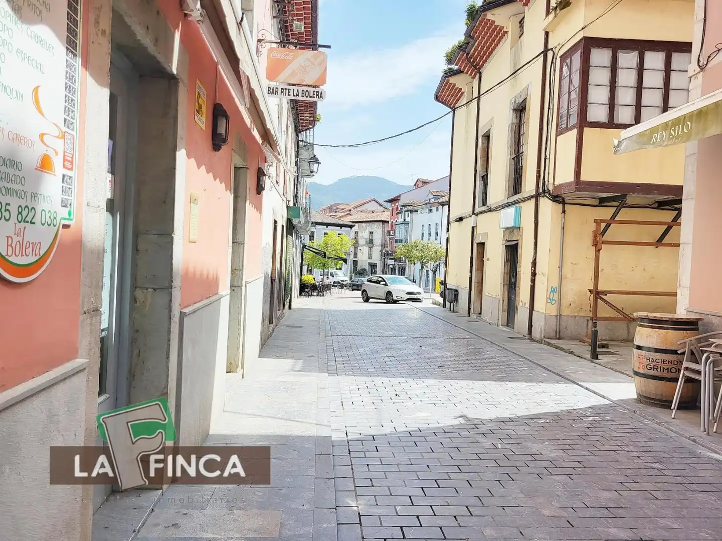 Vista exterior de Edificio en venta en Pravia