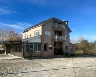 Vista exterior de Casa o xalet en venda en O Pereiro de Aguiar  amb Calefacció, Jardí privat i Terrassa