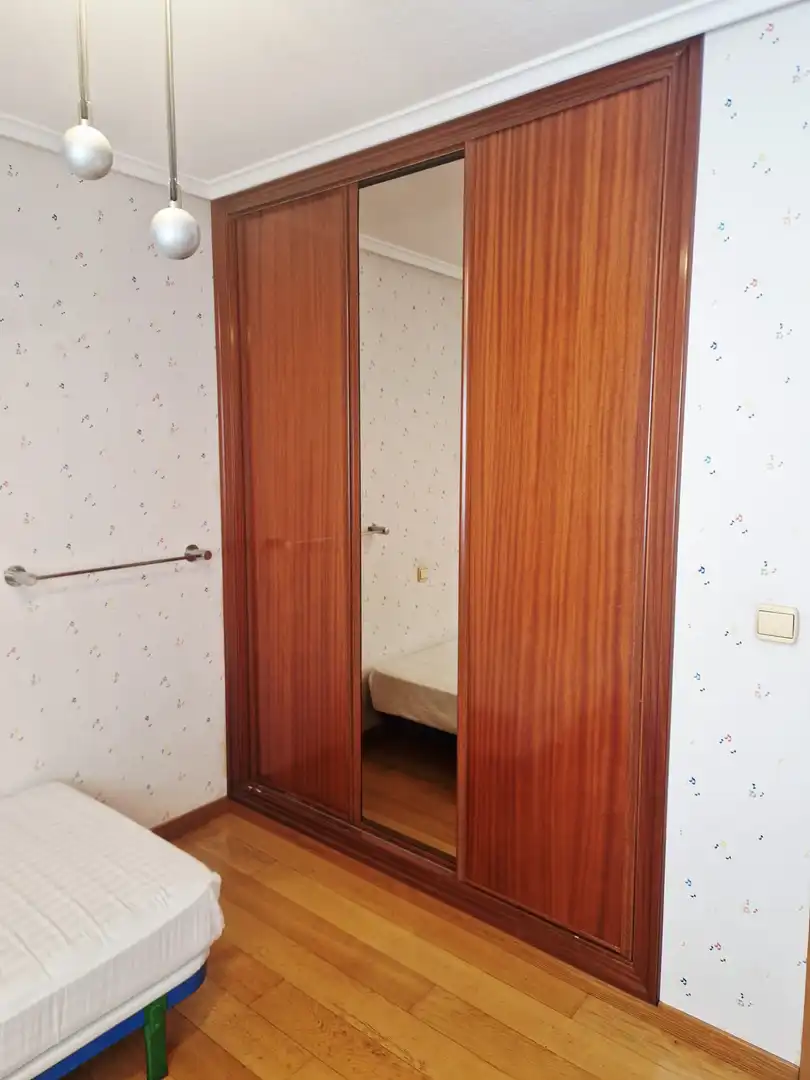 Habitación de Ático en venta en Avilés con Calefacción y Terraza