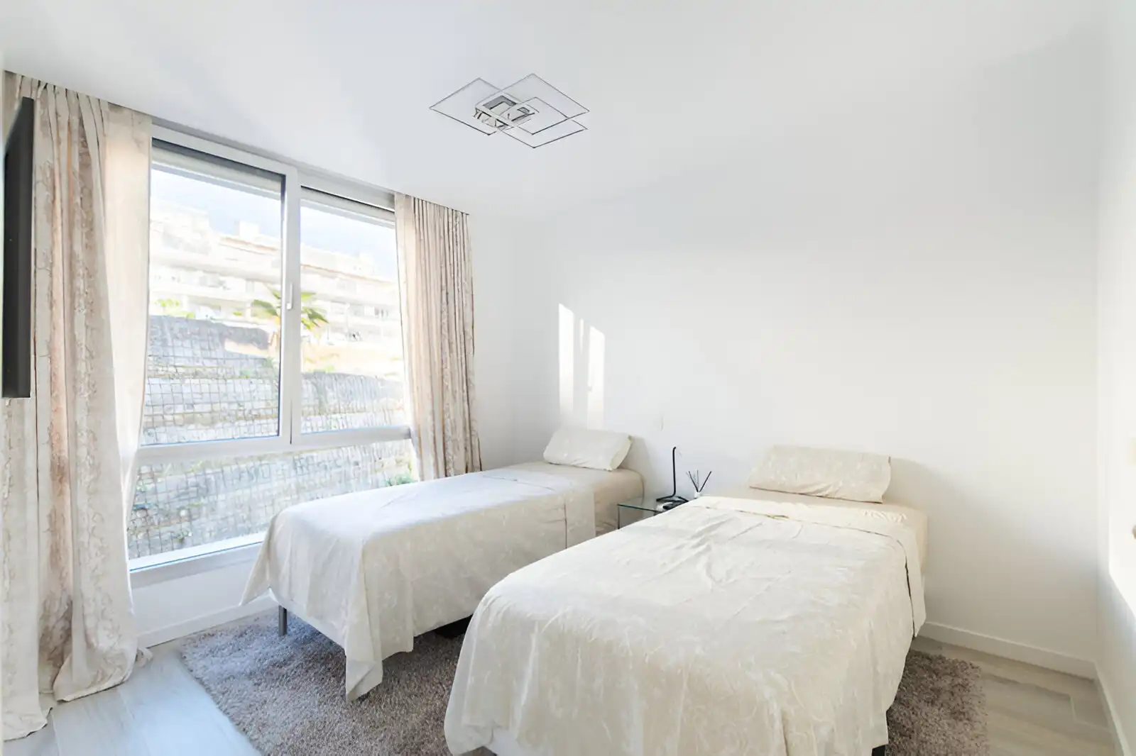 Dormitori de Casa adosada en venda en Estepona amb Aire condicionat i Terrassa