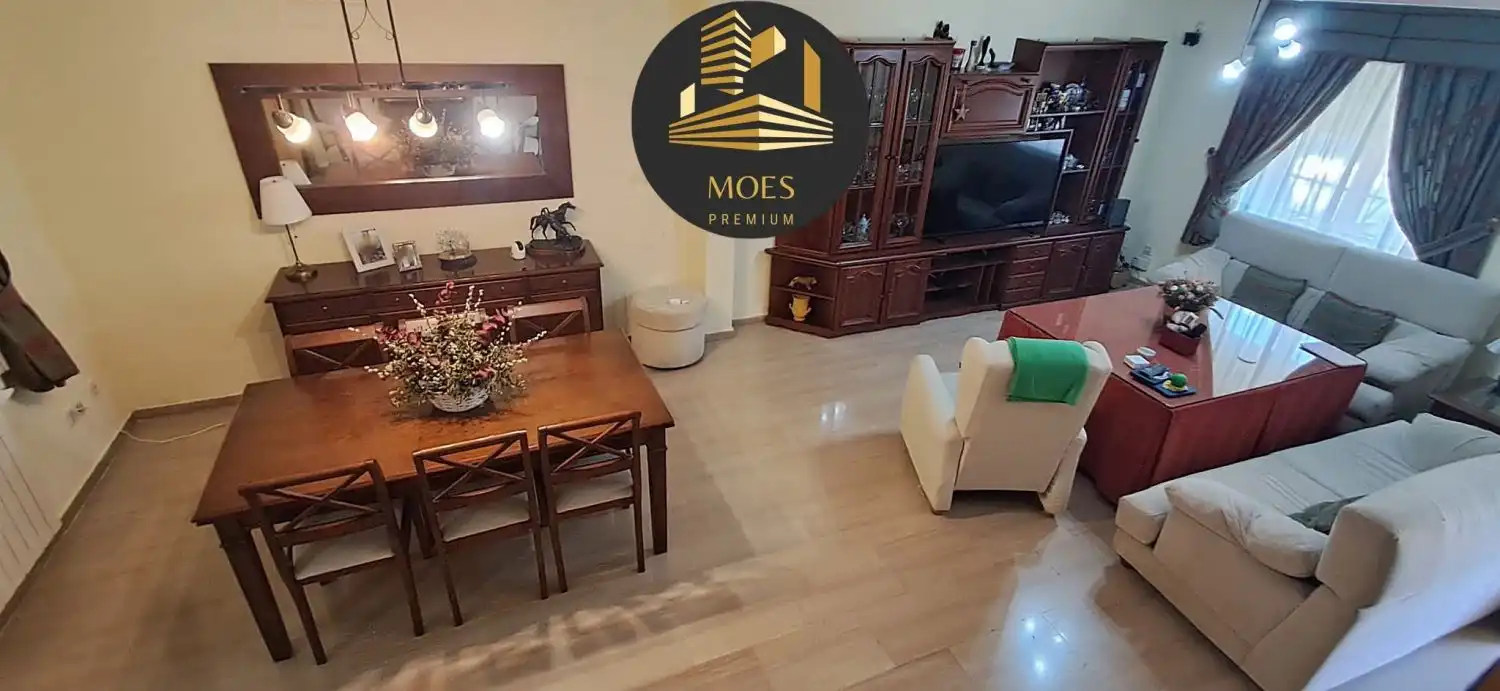Sala d'estar de Casa o xalet en venda en Jaén amb Aire condicionat, Calefacció i Terrassa