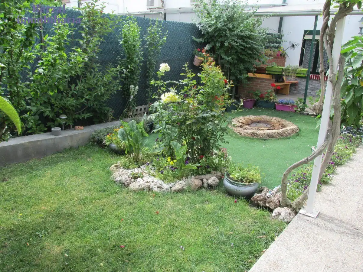Jardí de Casa o xalet en venda en  Logroño amb Calefacció, Jardí privat i Terrassa