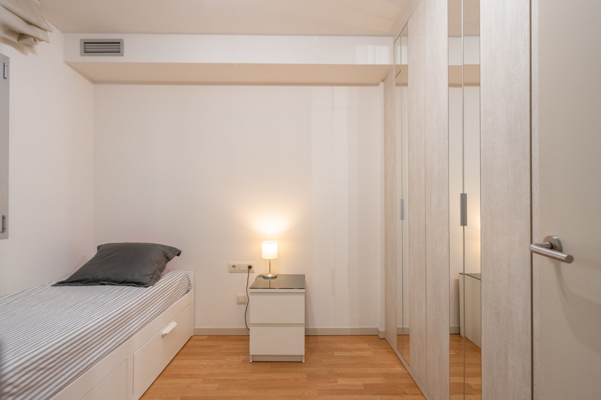 Dormitori de Dúplex en venda en Girona Capital amb Aire condicionat, Calefacció i Balcó