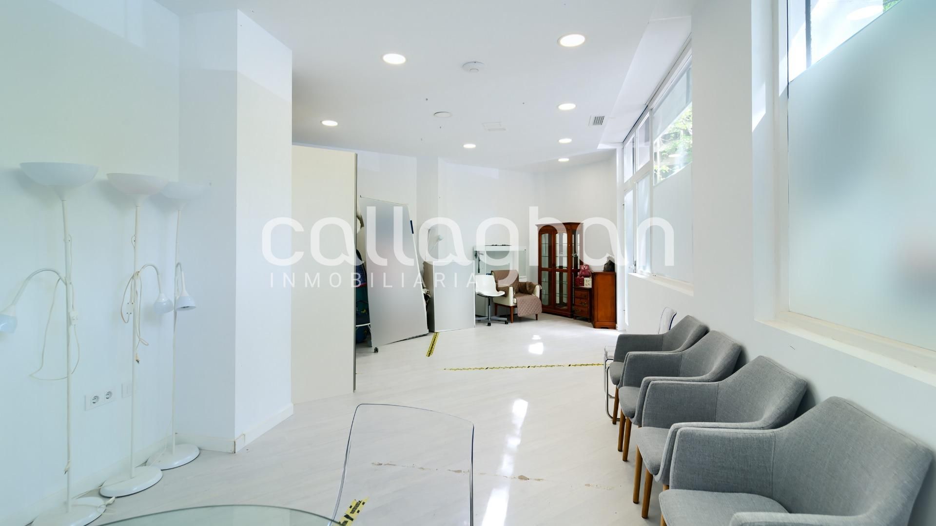 Premises for sale in  Valencia Capital  with Air Conditioner