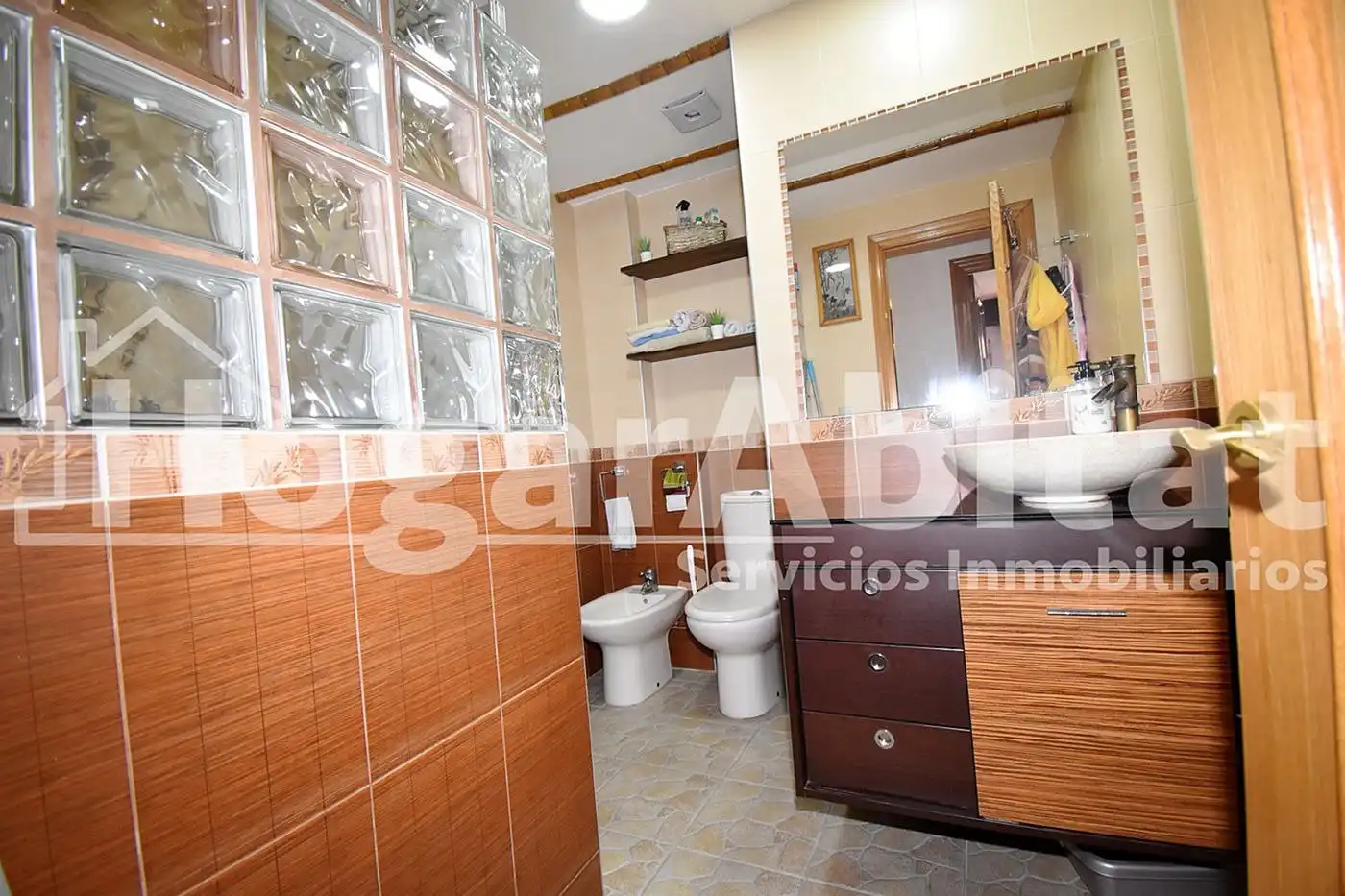 Badezimmer von Wohnung zum Verkauf in Xirivella mit Klimaanlage, Parkett und Balkon