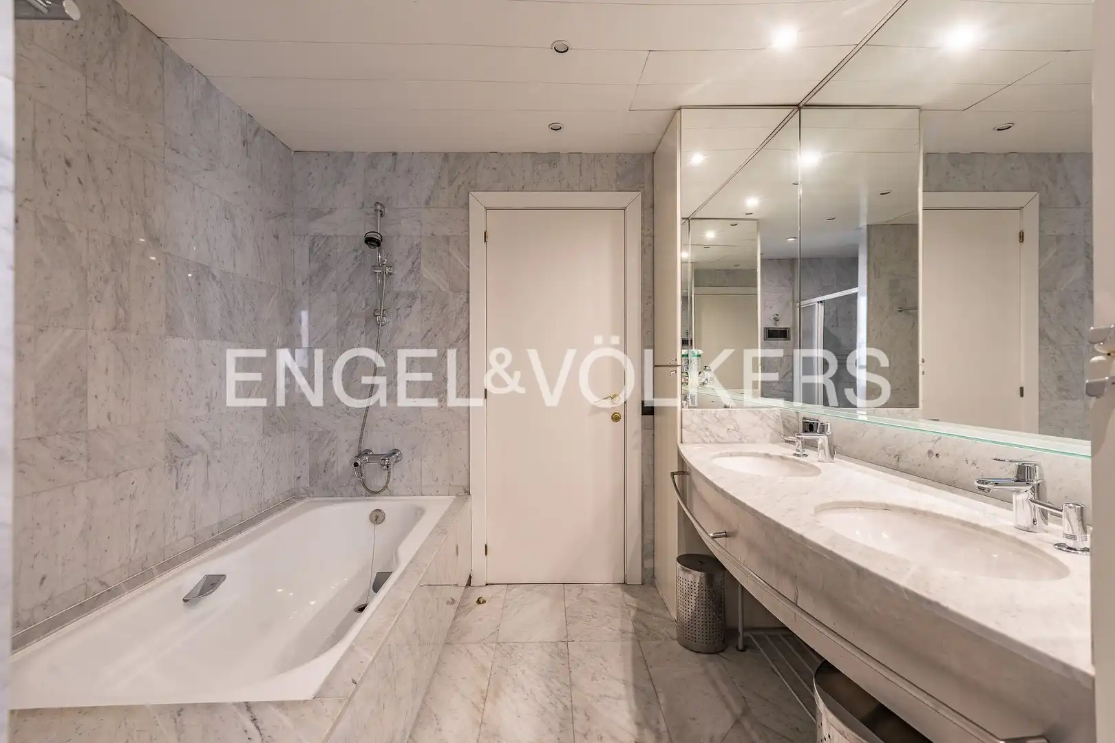 Baño de Casa o chalet en venta en Sant Cugat del Vallès con Aire acondicionado, Calefacción y Jardín privado