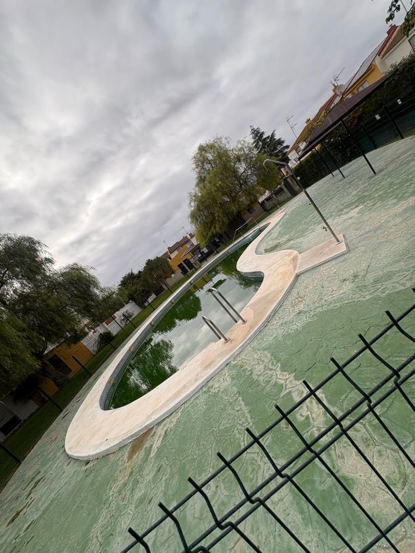 Piscina de Casa o xalet en venda en Villanueva del Ariscal amb Aire condicionat i Piscina comunitària