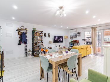 Piso con balcón en venta en Calle San Leandro