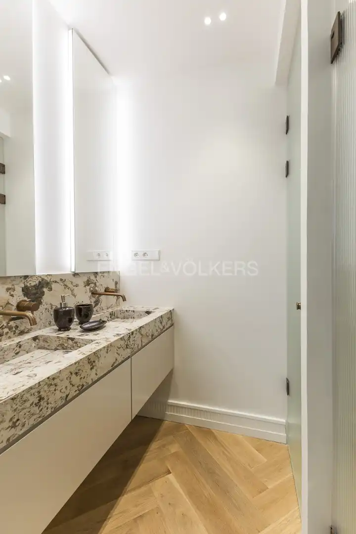 Badezimmer von Wohnung zur Miete in Barrio de Salamanca