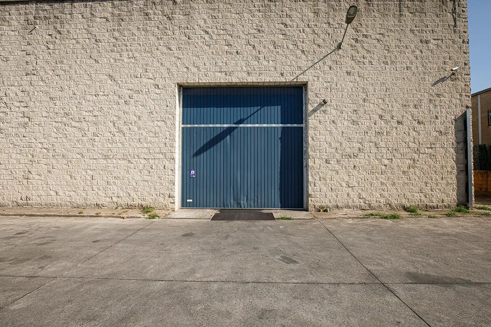 Vista exterior de Nave industrial en venta en Celrà, Girona