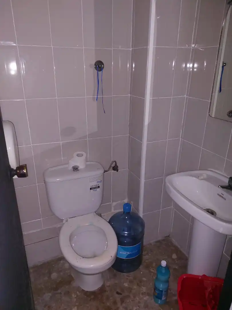 Baño de Local de alquiler en Valencia con Aire acondicionado y Parquet
