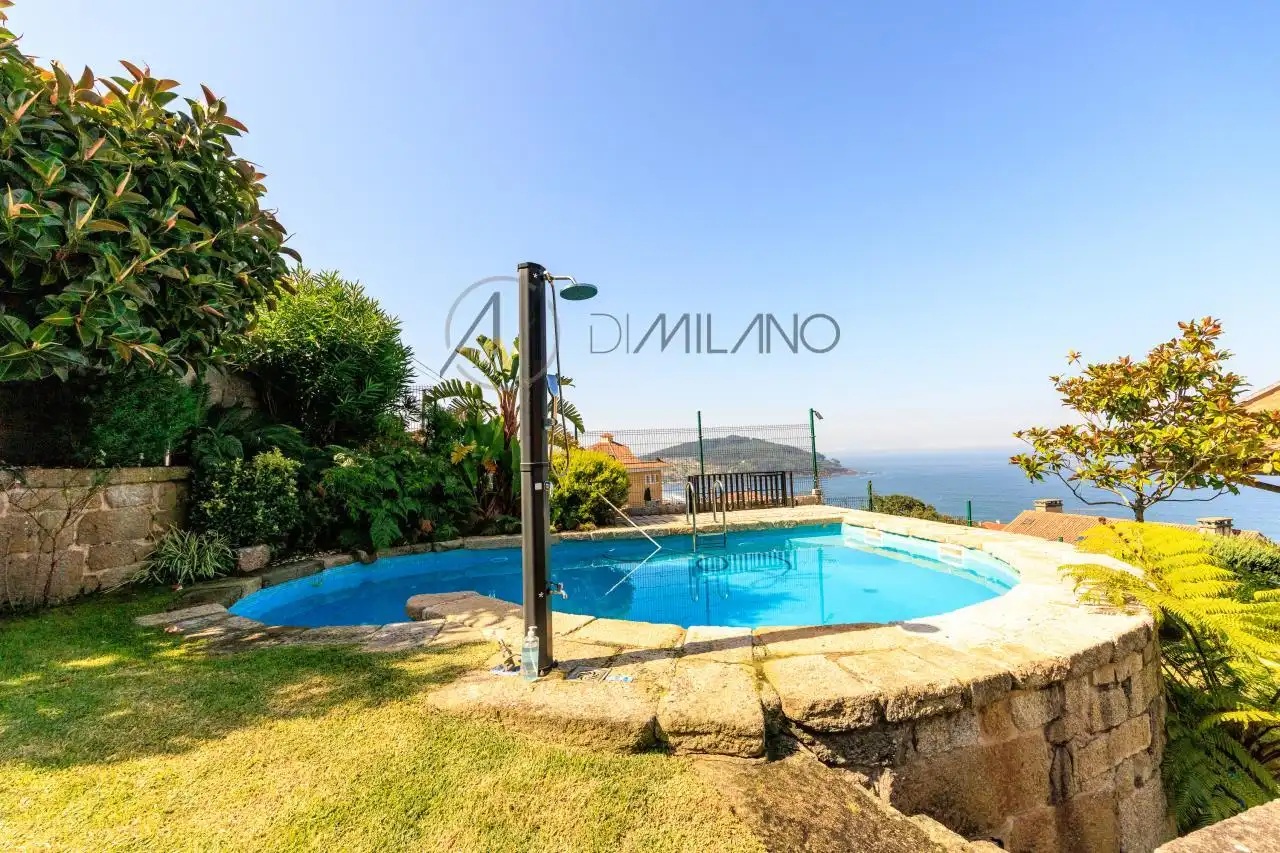 Piscina de Casa o chalet en venta en Nigrán con Calefacción, Jardín privado y Parquet