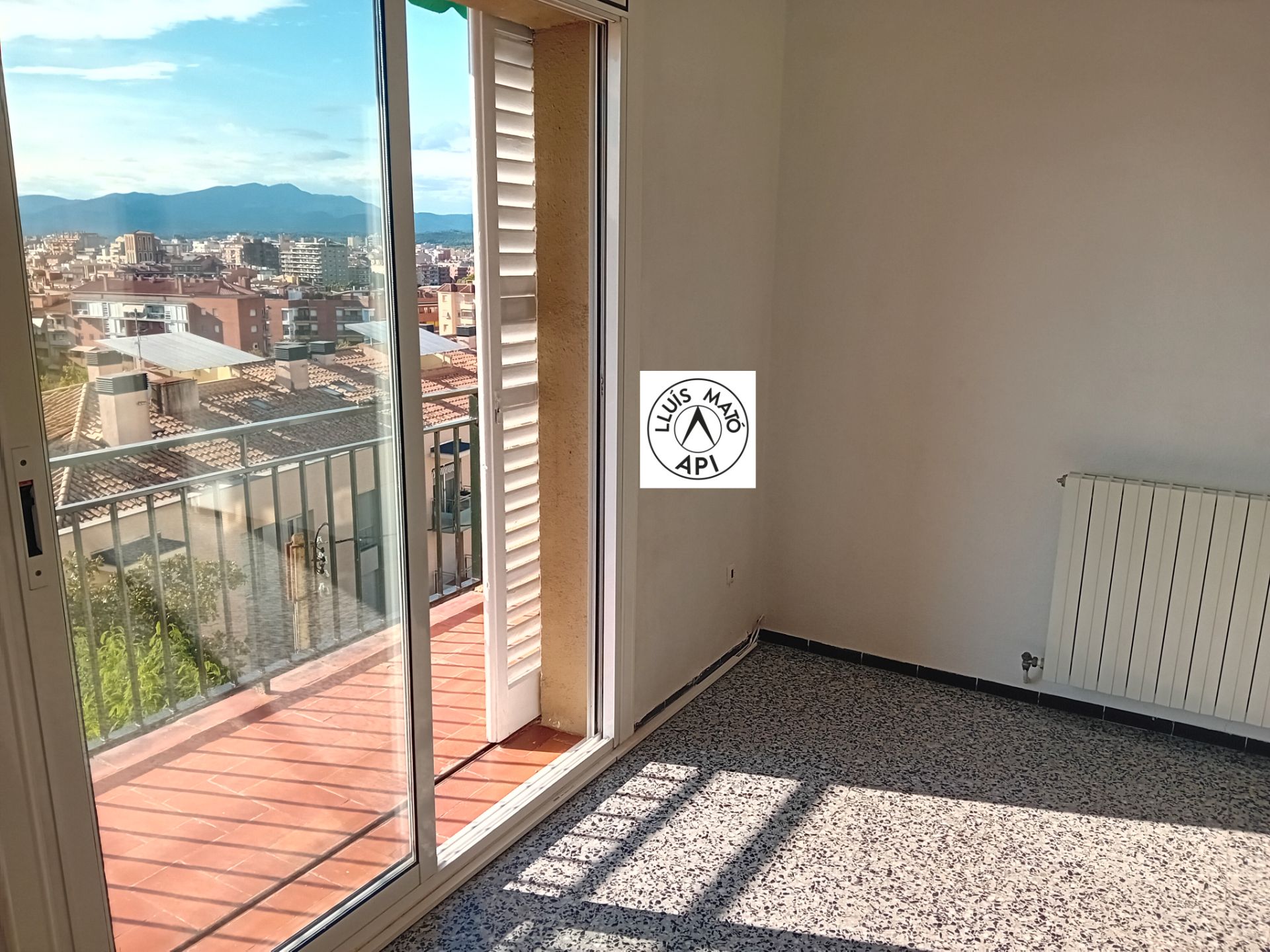 Habitación de Piso en venta en Girona Capital con Calefacción, Terraza y Horno