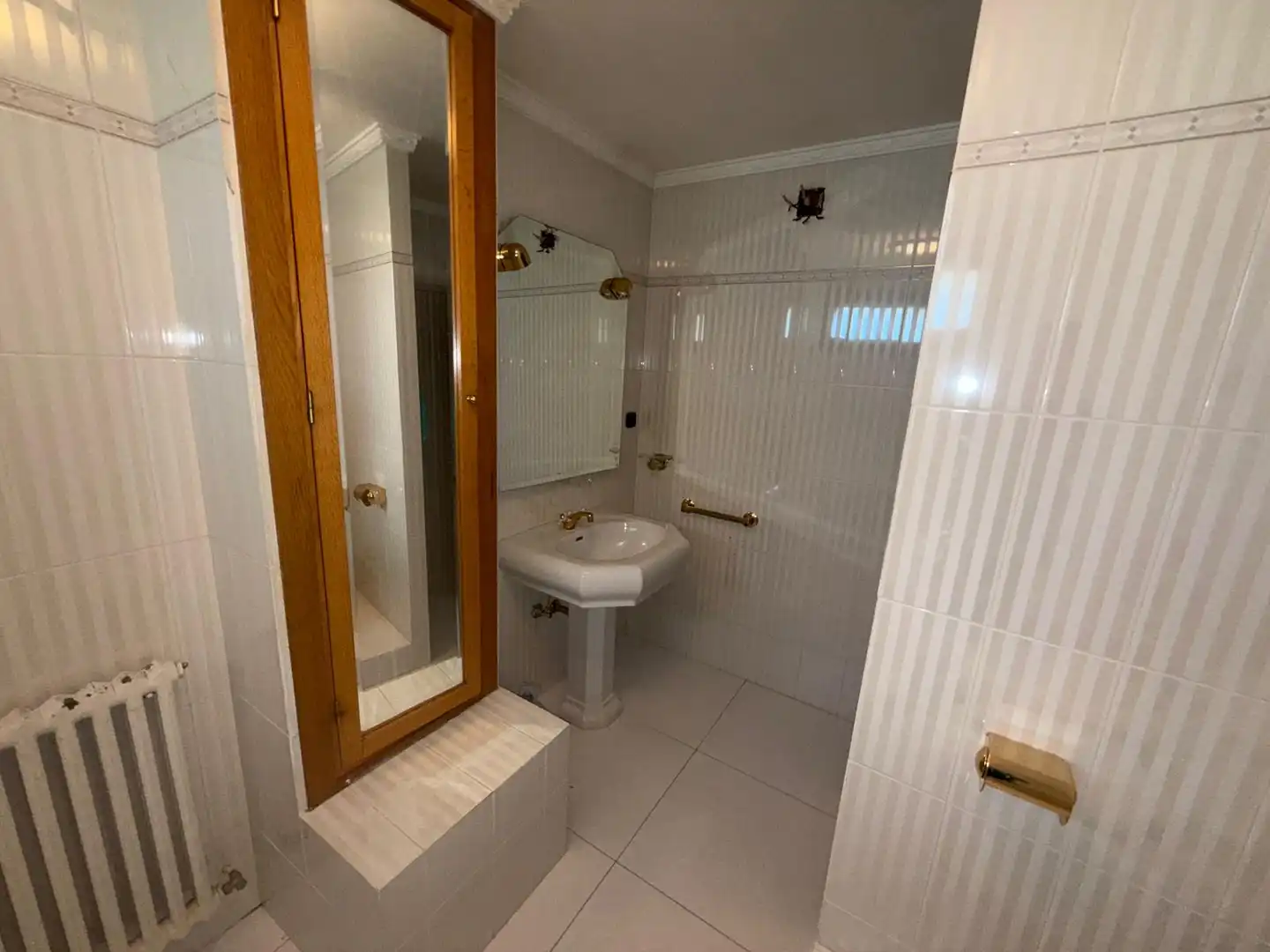 Baño de Casa o chalet en venta en Querol con Jardín privado, Terraza y Piscina