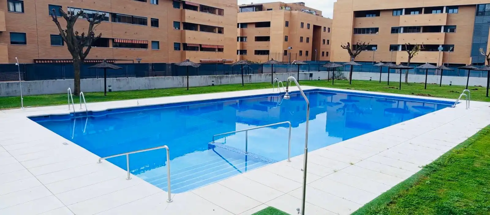 Schwimmbecken von Dachboden zum Verkauf in Mairena del Aljarafe mit Klimaanlage, Heizung und Terrasse