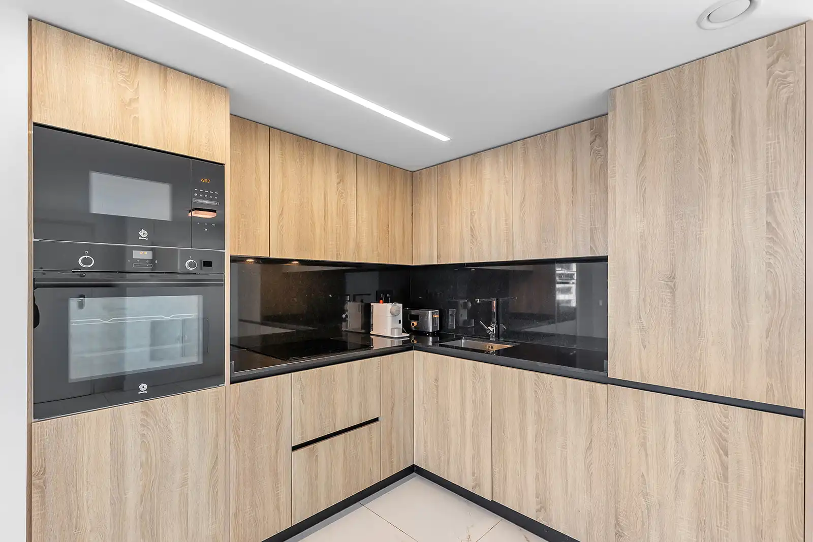Cuina de Apartament en venda en Torrevieja amb Terrassa, Traster i Moblat