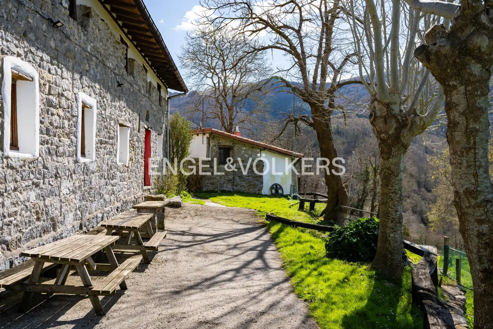 Vista exterior de Casa o chalet en venta en Errezil con Calefacción, Jardín privado y Terraza