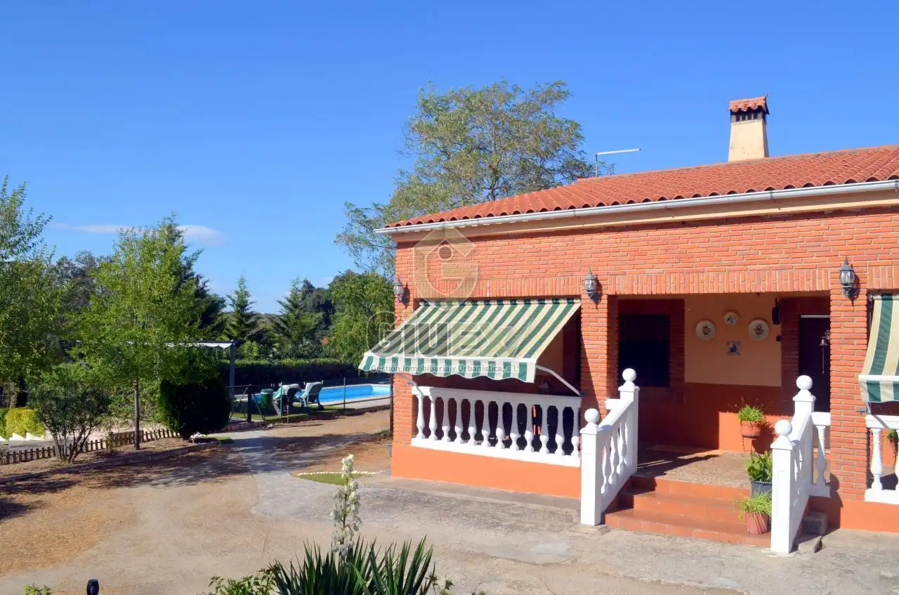 Jardín de Casa o chalet en venta en Arroyo de la Luz con Calefacción, Jardín privado y Amueblado