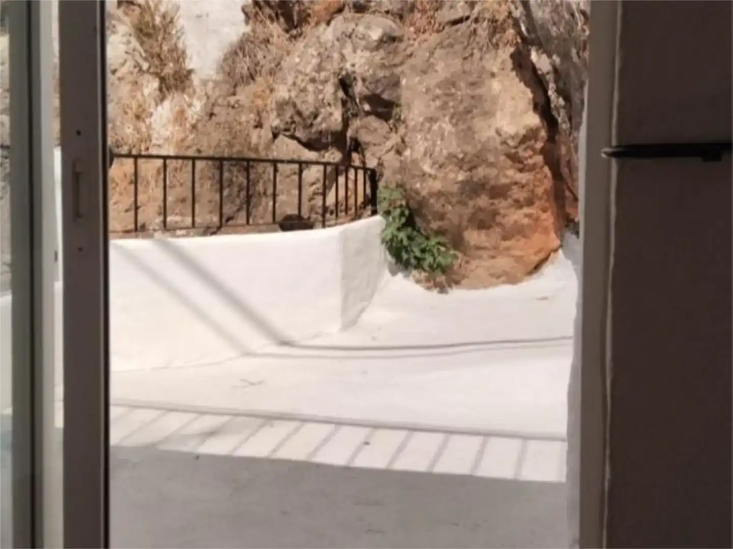 Vista exterior de Casa adosada en venda en Yunquera amb Moblat i Balcó