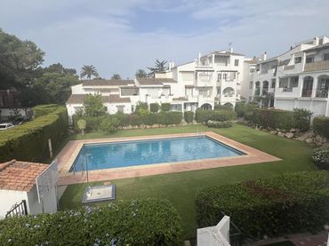 Apartament amb piscina en venda a Calle de Sabinillas 23