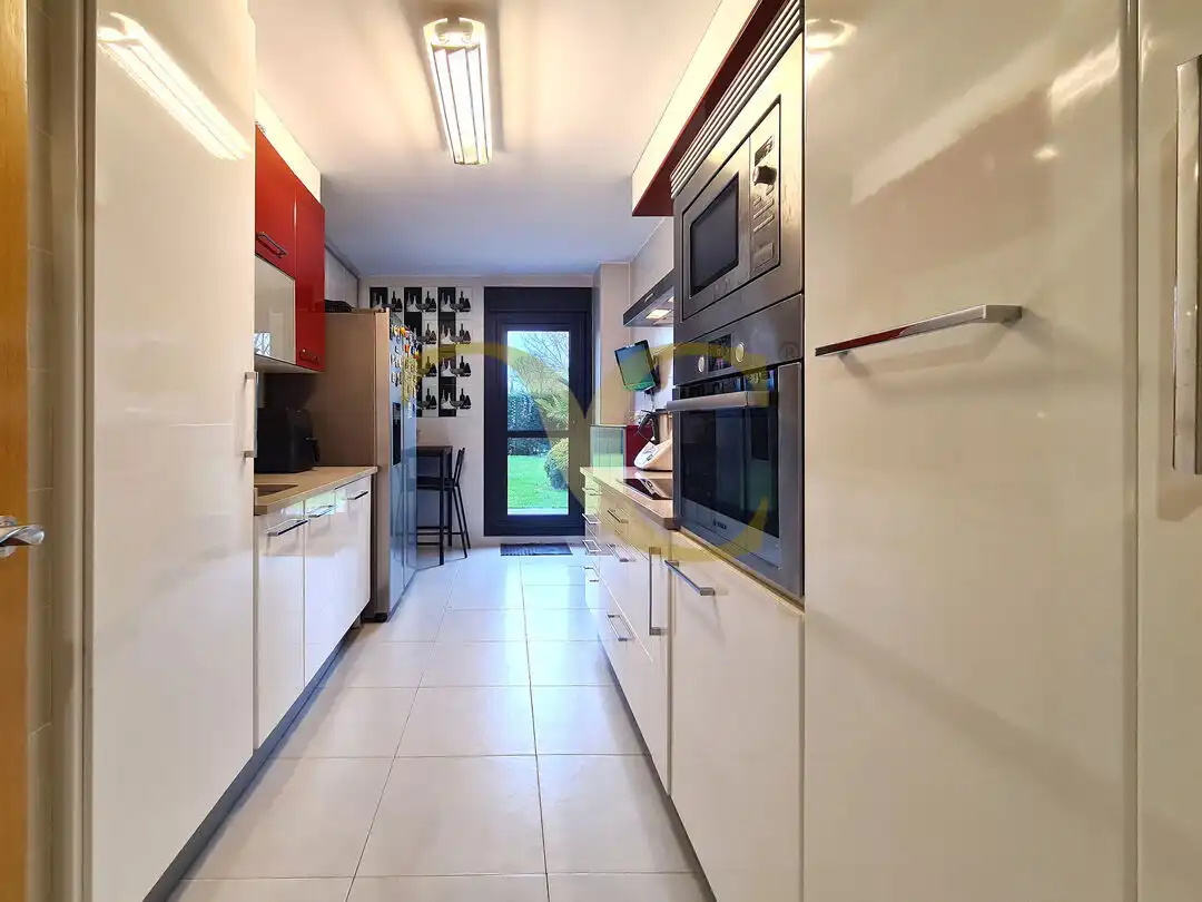 Küche von Wohnung zum Verkauf in Oviedo  mit Heizung, Privatgarten und Terrasse