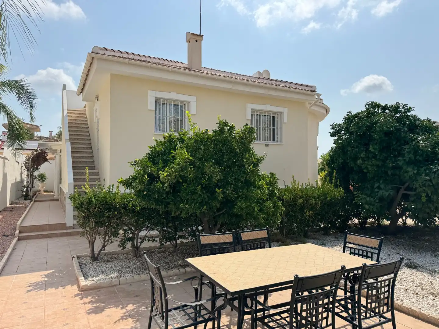 Vista exterior de Casa o xalet en venda en Rojales amb Aire condicionat, Jardí privat i Terrassa