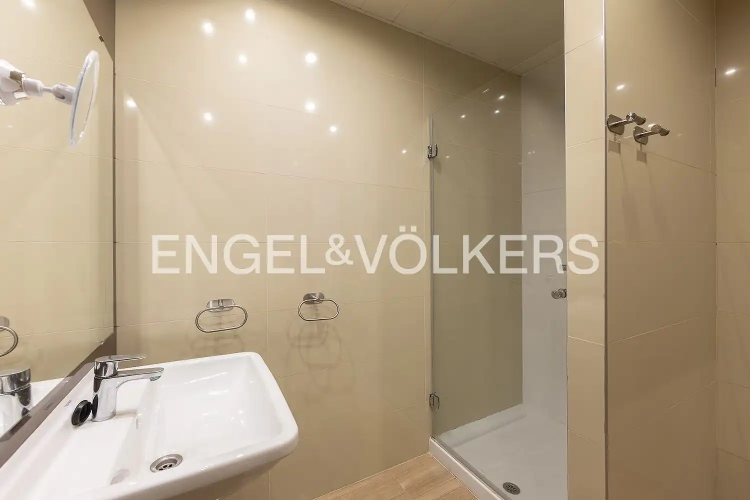Baño de Dúplex en venta en Valencia con Aire acondicionado, Calefacción y Jardín privado