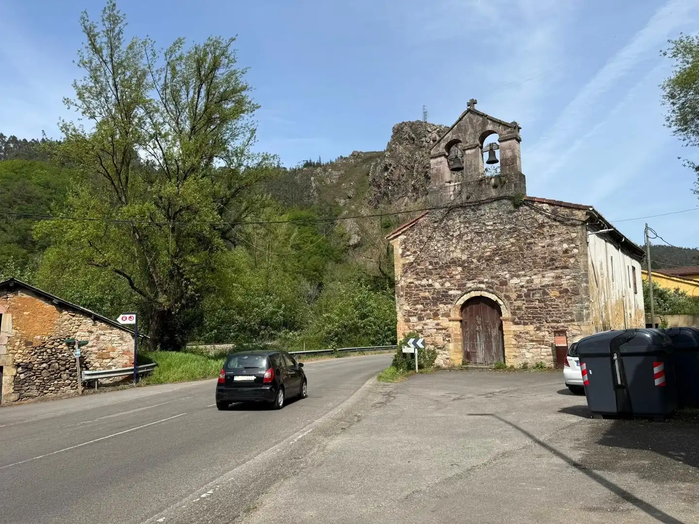 Außenansicht von Einfamilien-Reihenhaus zum Verkauf in Grado mit Abstellraum