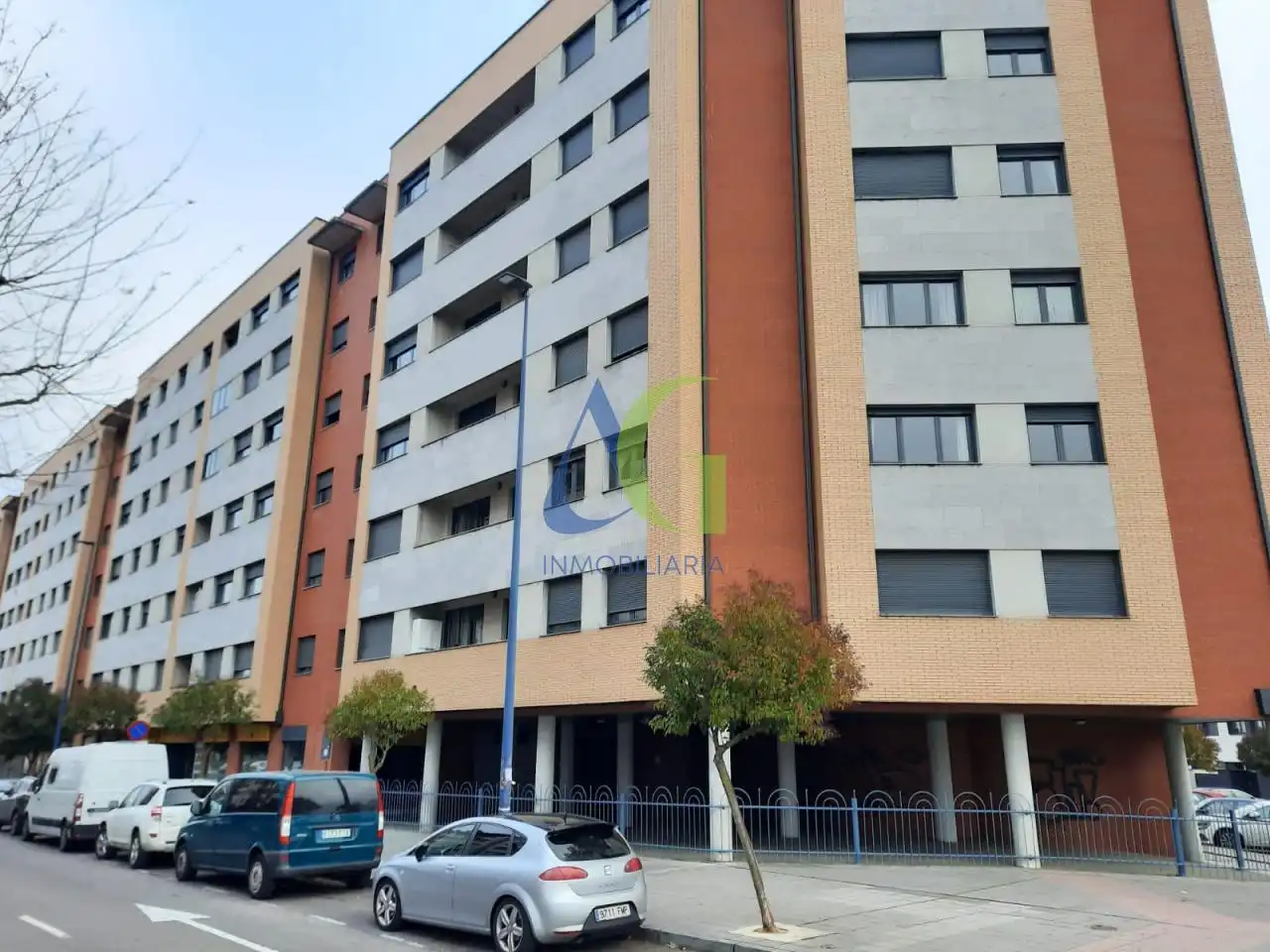 Vista exterior de Pis en venda en León Capital  amb Calefacció i Parquet