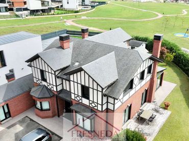 Villa con piscina in vendita a N/A
