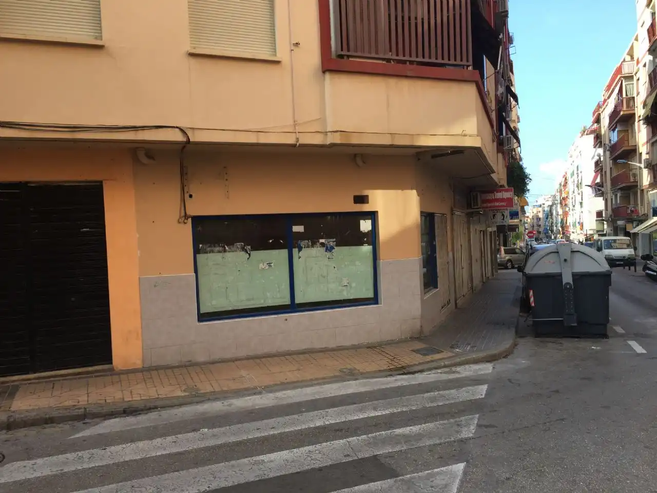 Vista exterior de Local de alquiler en Benidorm