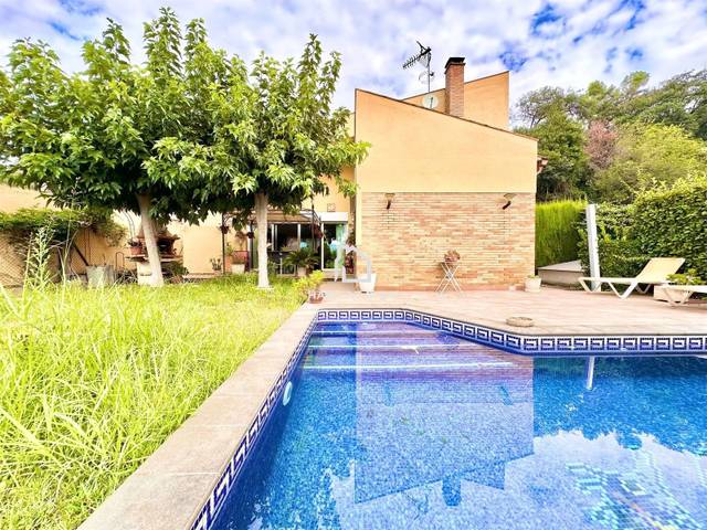 Casa-chalet en Venta en Medinyà