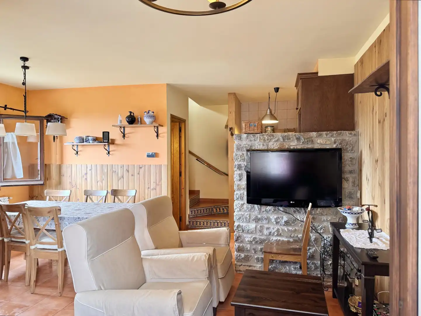 Sala de estar de Casa o chalet en venta en Castellar de n'Hug con Calefacción, Terraza y Amueblado