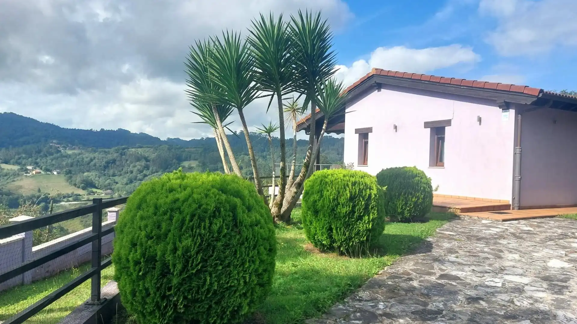 Außenansicht von Haus oder Chalet zum Verkauf in Cabranes mit Heizung, Parkett und Terrasse