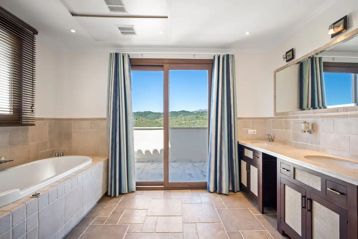 Casa con piscina en venta en Benahavís pueblo, imagen 14