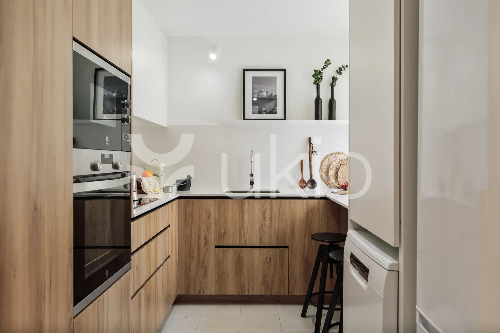 Cuina de Apartament de lloguer en Barcelona amb Aire condicionat, Calefacció i Moblat