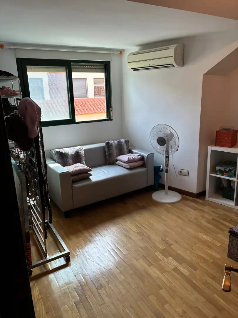 Sala de estar de Dúplex en venta en Velilla de San Antonio con Aire acondicionado, Calefacción y Parquet
