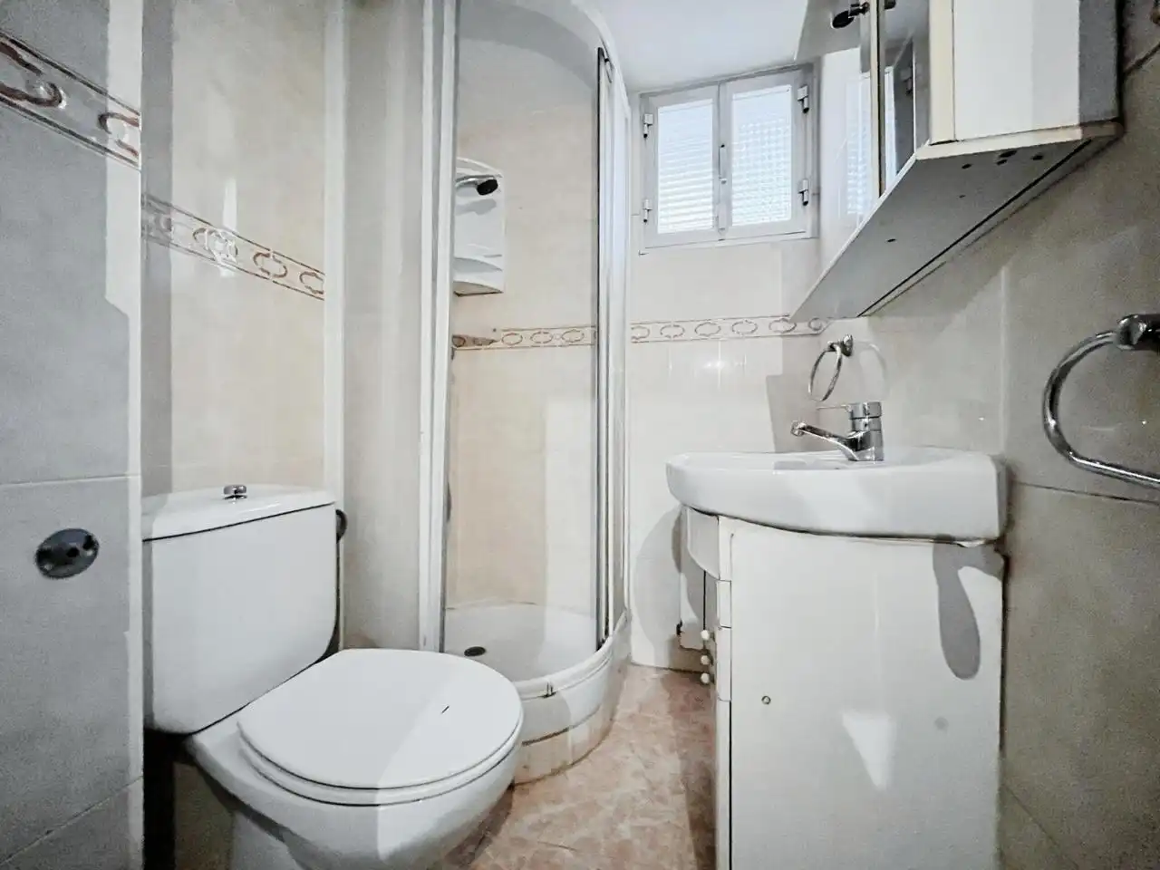 Badezimmer von Wohnung zum Verkauf in Madrid mit Heizung