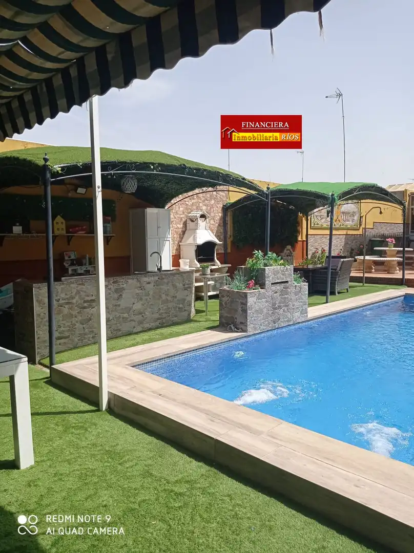 Chalet con piscina en venta en Nueva Alcalá, imagen 3
